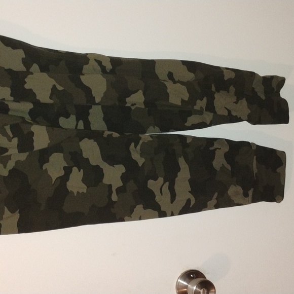 lululemon athletica Ready to Rulu High Rise Jogger. Womens size 8. Green Camo. - Picture 5 of 13